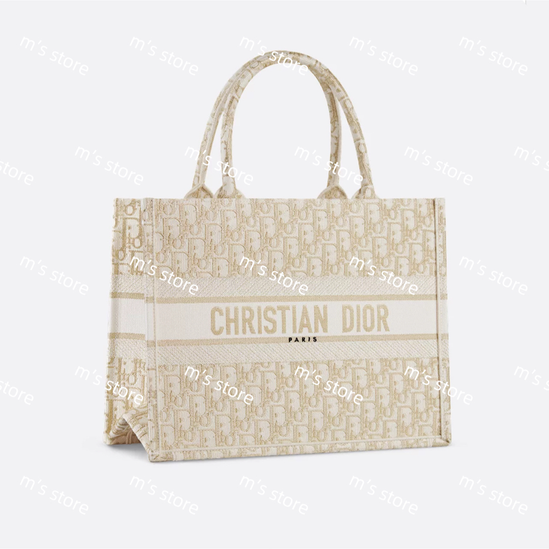 Christian Dior(クリスチャンディオール)の新品 定価以下 ディオール Dior Book Tote バッグ ミディアム レディースのバッグ(トートバッグ)の商品写真