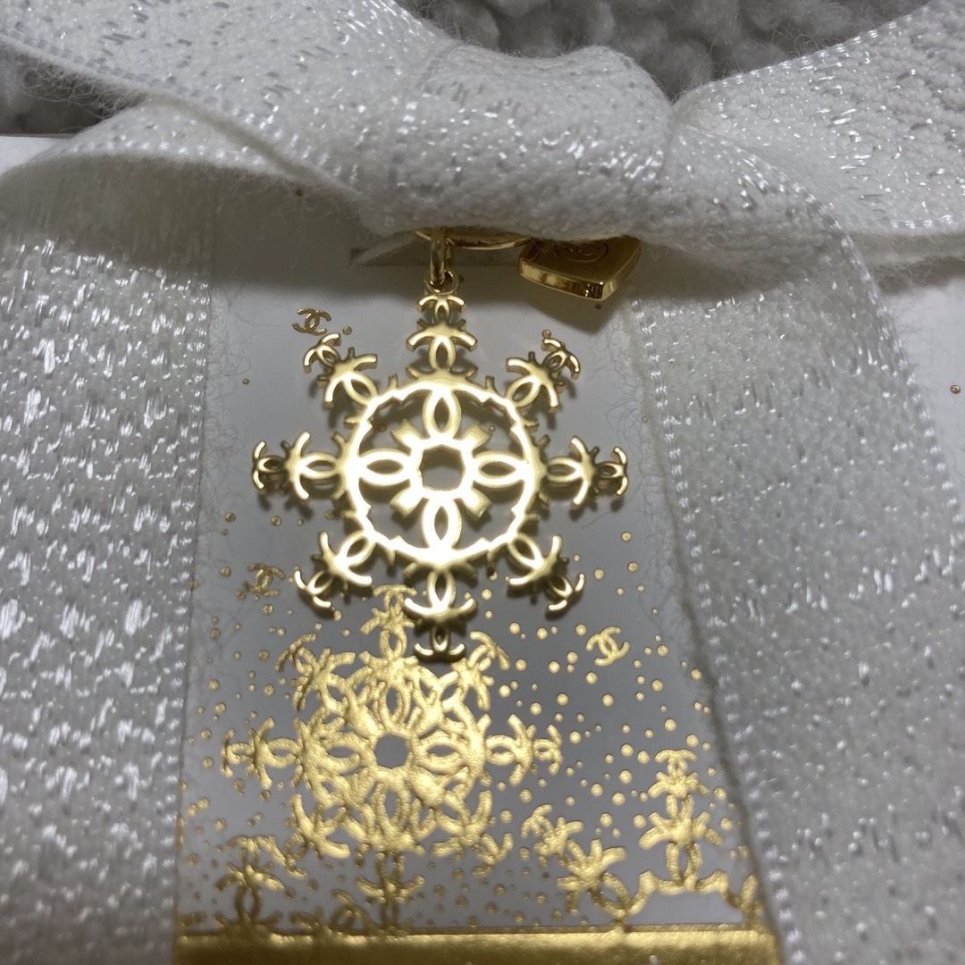 CHANEL - 2024 クリスマス ホリデーチャーム シャネル 冬 雪の CHANEL - 2024 クリスマス ホリデーチャーム シャネル 冬 雪の
