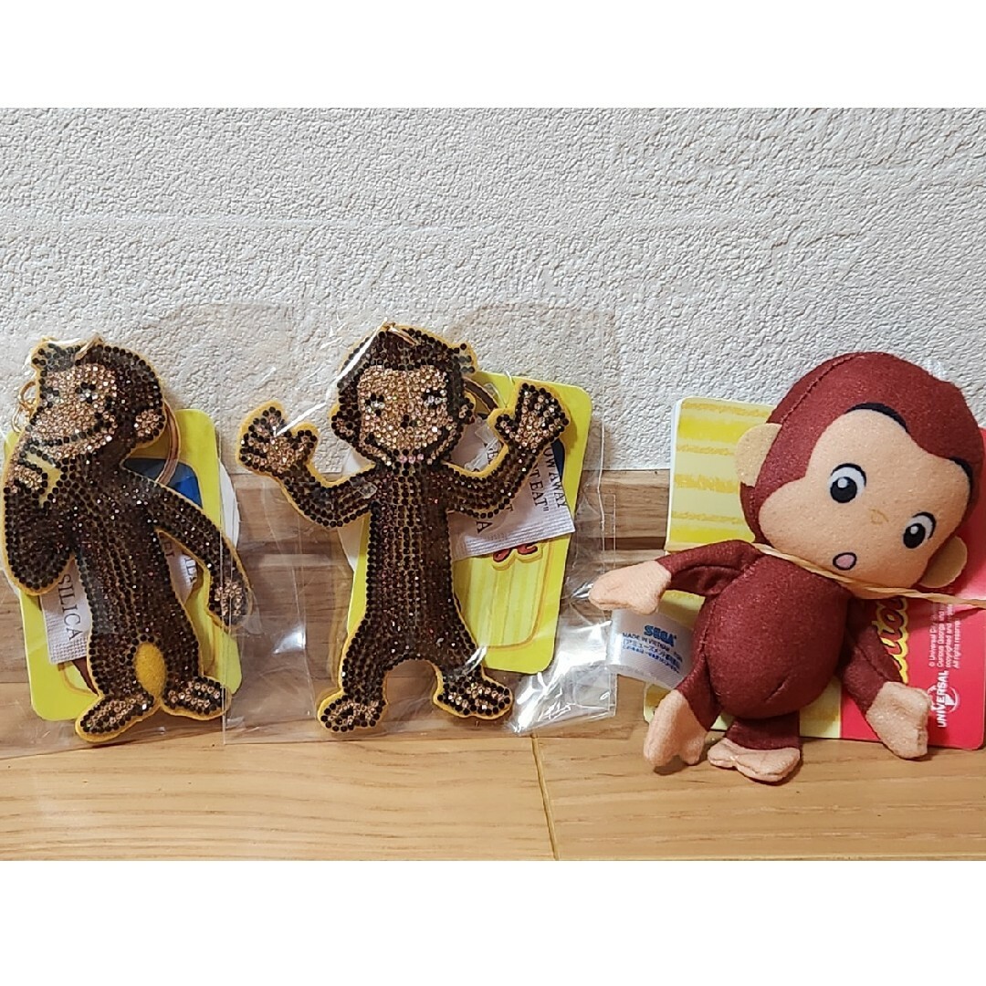USJ(ユニバーサルスタジオジャパン)のおさるのジョージ キラキラマスコット まとめり エンタメ/ホビーのおもちゃ/ぬいぐるみ(キャラクターグッズ)の商品写真