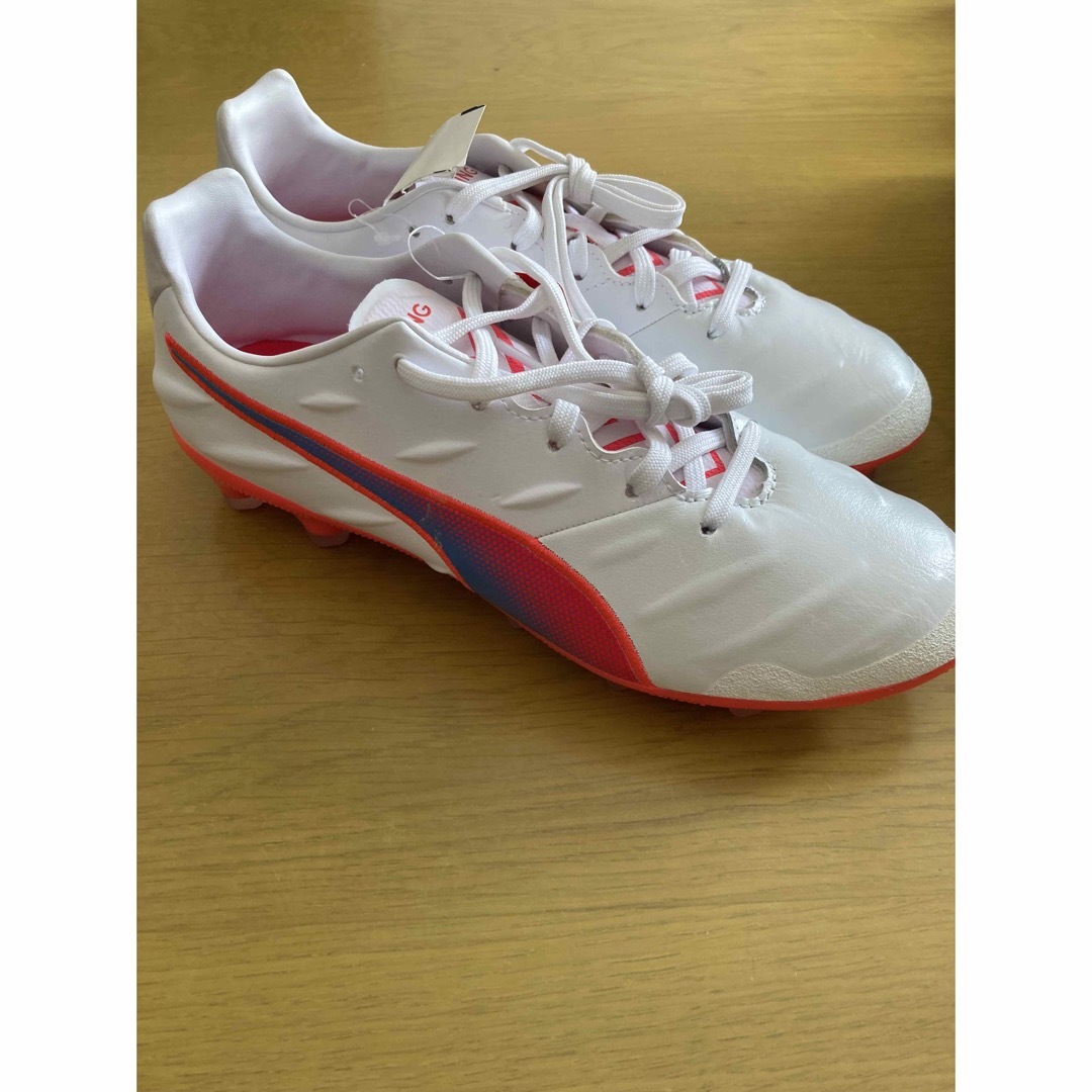 PUMA - Puma KING サッカースパイク ホワイト/ピンク 26.0の通販 PUMA - Puma KING サッカースパイク ホワイト/ピンク 26.0の通販