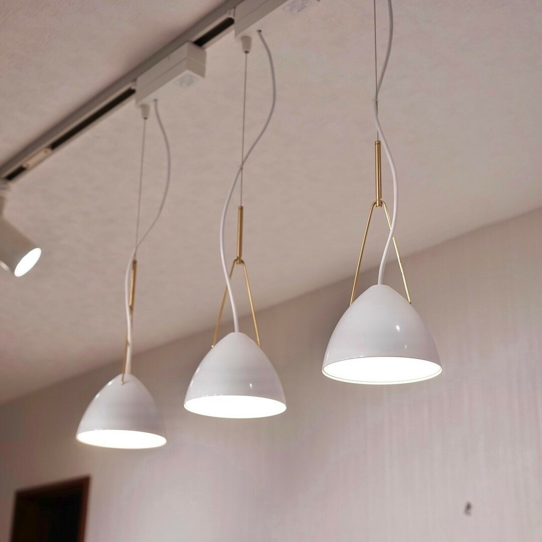 コイズミ ペンダントライト 3灯 白 照明 LED一体型 ダクトレール コイズミ ペンダントライト 3灯 白 照明 LED一体型 ダクトレール
