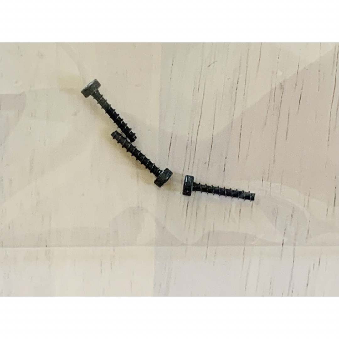 Dyson(ダイソン)のダイソン V7 V8 バッテリー固定ネジ スマホ/家電/カメラの生活家電(掃除機)の商品写真