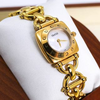 GUCCI - 稼働 GUCCI 腕時計 6400L ホワイトシェル文字盤 GUCCI - 稼働 GUCCI 腕時計 6400L ホワイトシェル文字盤