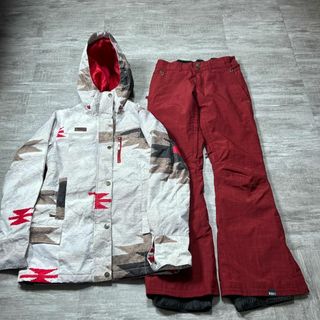 美品】ROXY スノボウェア 上下セットアップ ベージュ ピンク S 軽 美品】ROXY スノボウェア 上下セットアップ ベージュ ピンク S 軽