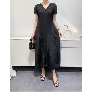 PLEATS PLEASE ISSEY MIYAKE(ワンピース)のフリマアイテム一覧 PLEATS PLEASE ISSEY MIYAKE(ワンピース)のフリマアイテム一覧