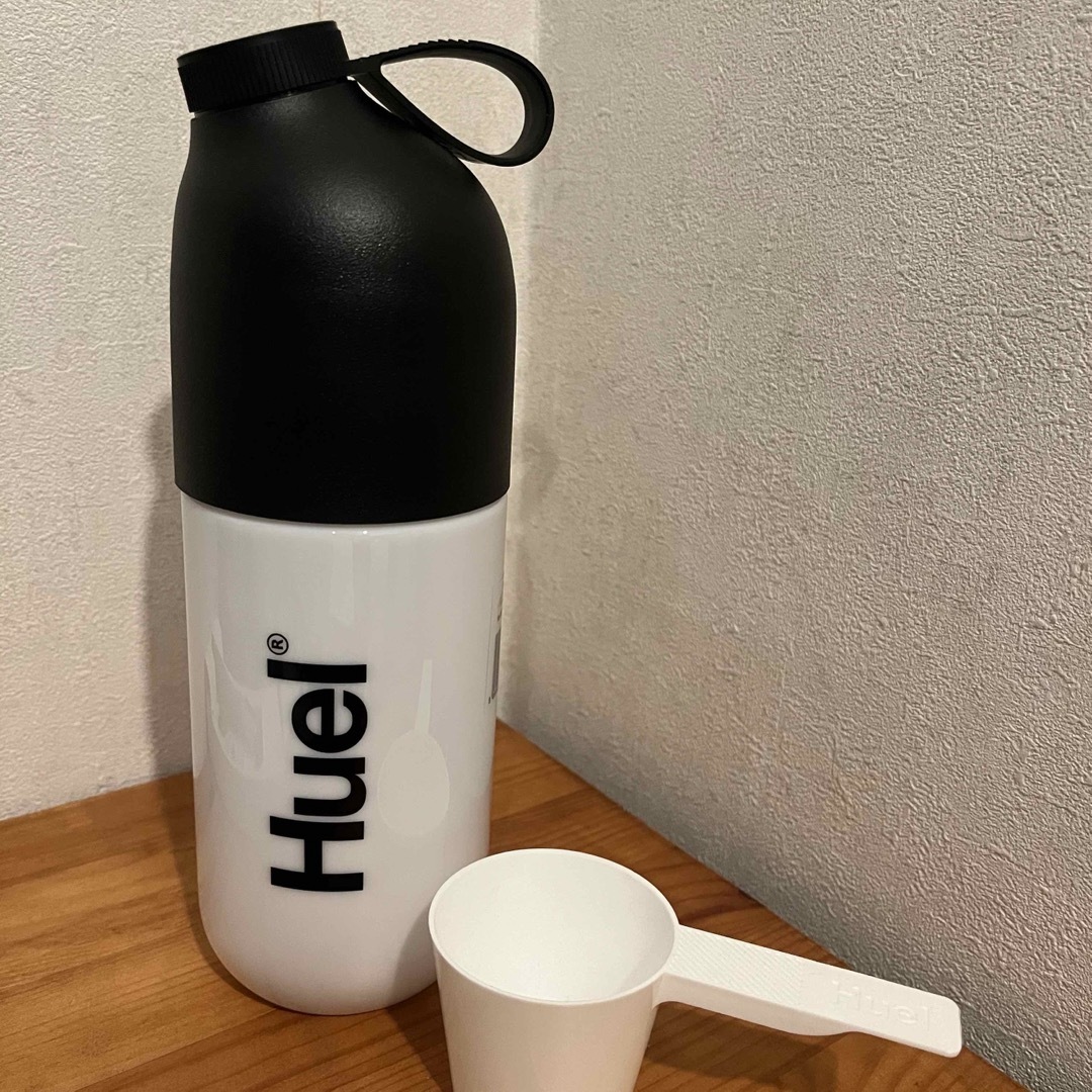 Huel プロテイン シェーカー+スクープ 食品/飲料/酒の健康食品(プロテイン)の商品写真