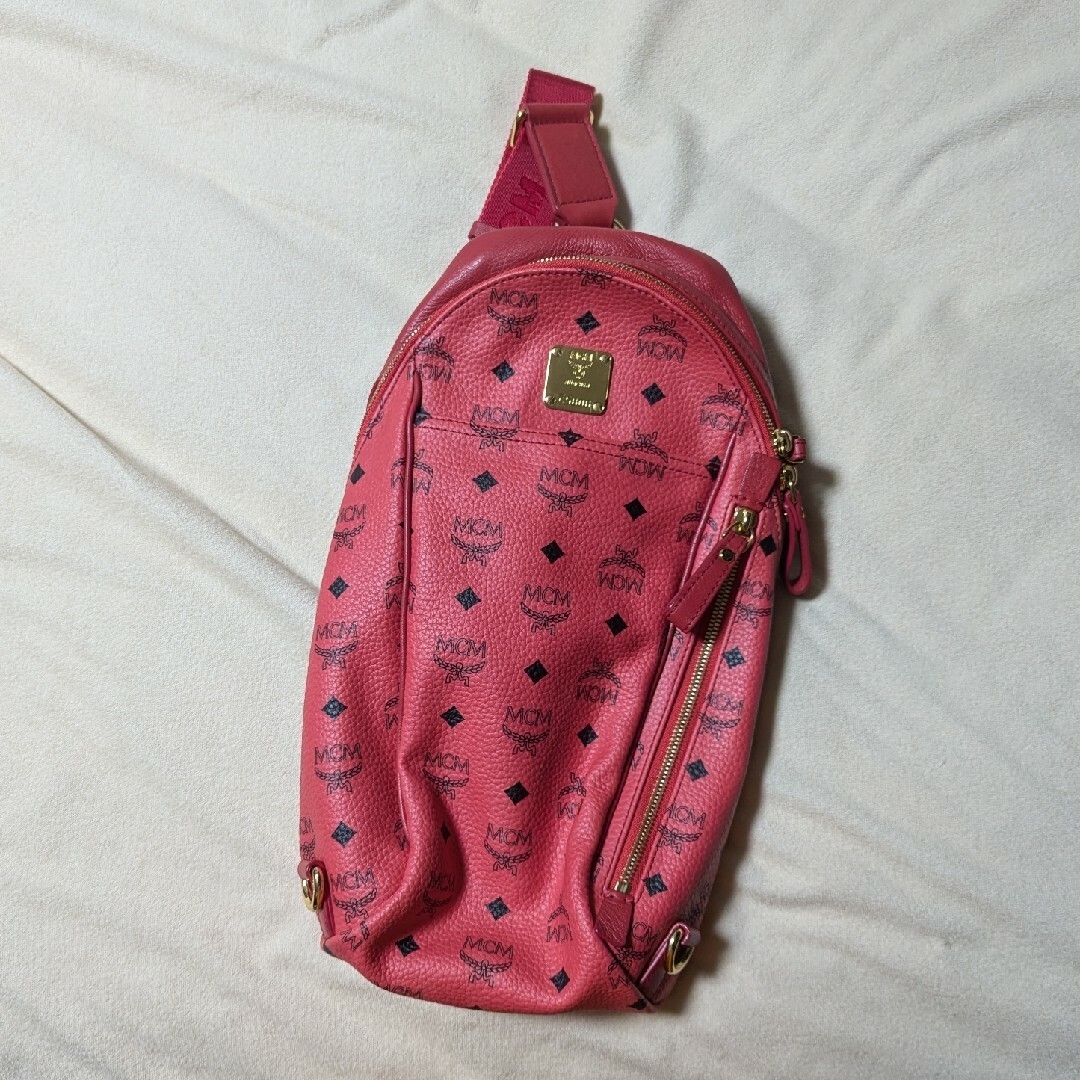 MCM SLING MED STARK ボディバッグ ピンク MCM SLING MED STARK ボディバッグ ピンク