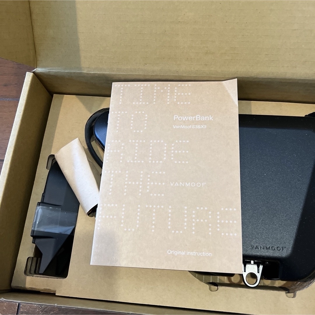 新品未使用】バンムーフ Vanmoof パワーバンク PowerBank 新品未使用】バンムーフ Vanmoof パワーバンク PowerBank