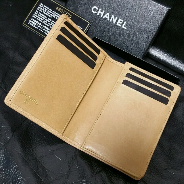 CHANEL(シャネル)のCHANEL 名刺入れ ベージュ キャビアスキン  未使用 レディースのファッション小物(名刺入れ/定期入れ)の商品写真