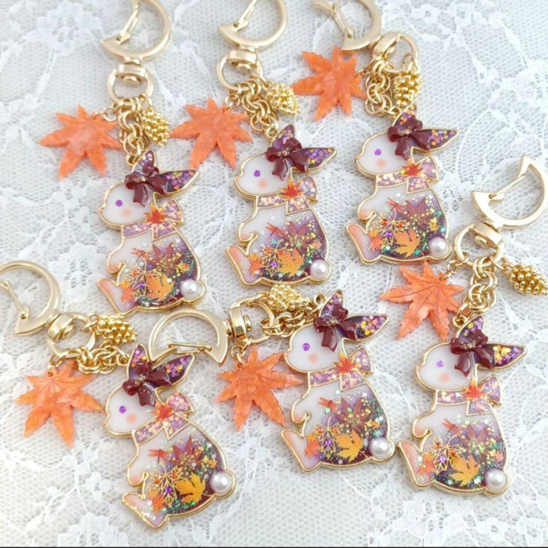 秋うさぎと紅葉~ レジンキーホルダー ハンドメイド 秋うさぎと紅葉~ レジンキーホルダー ハンドメイド