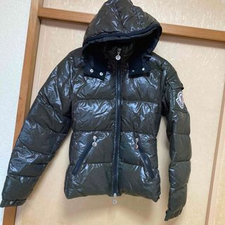 MONCLER(ダウンジャケット ・ グリーン・カーキ/緑色系)の MONCLER(ダウンジャケット ・ グリーン・カーキ/緑色系)の
