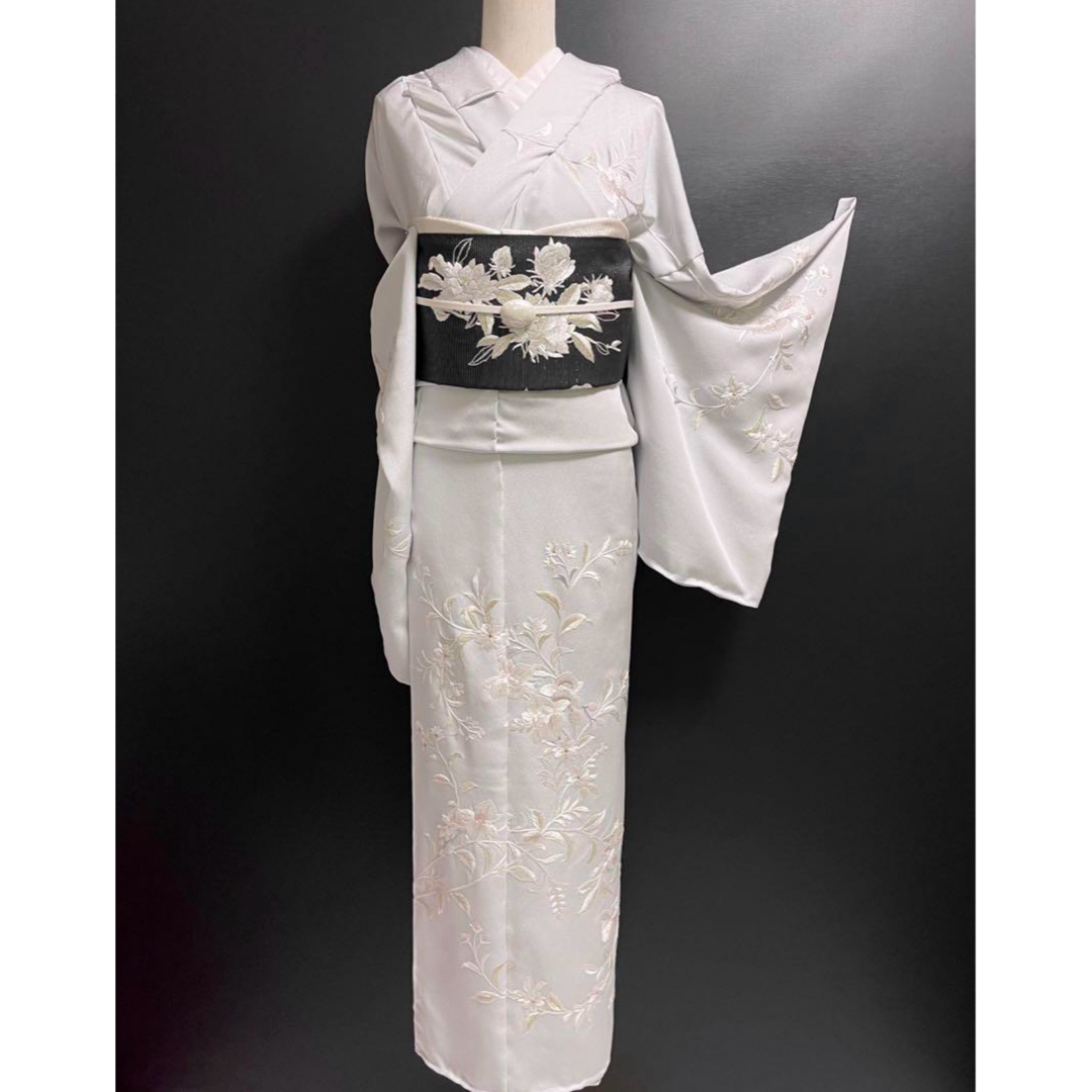 京の名匠 総手刺繍訪問着【蘇州刺繍訪問着◇優彩花文】暁鼠色 京の名匠 総手刺繍訪問着【蘇州刺繍訪問着◇優彩花文】暁鼠色