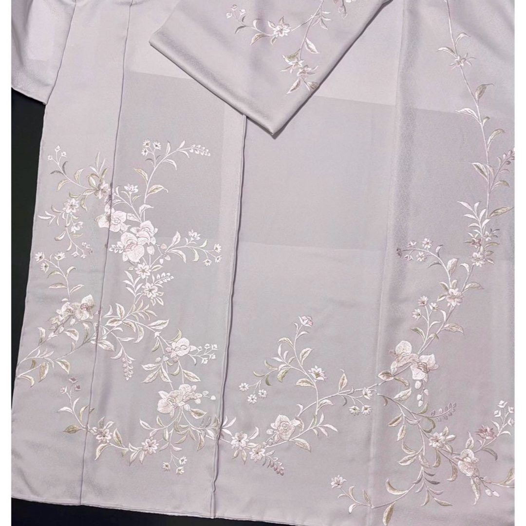 京の名匠 総手刺繍訪問着【蘇州刺繍訪問着◇優彩花文】暁鼠色 京の名匠 総手刺繍訪問着【蘇州刺繍訪問着◇優彩花文】暁鼠色