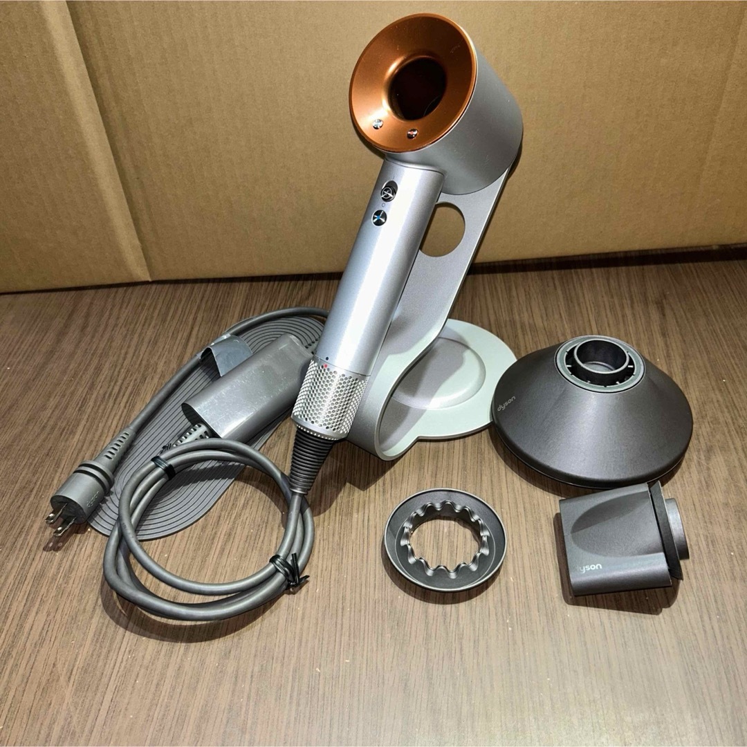 限定色　メンテナンス済み　ダイソン dyson supersonic HD03 限定色 メンテ済み ダイソン dyson supersonic HD03 - メルカリ