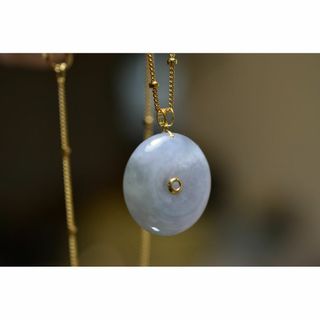 X24-10 k18ゴールド 薄ピンクラベンダー本翡翠玉壁 平安守り ネックレス(ネックレス)