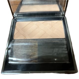 BURBERRY(ベースメイク/化粧品)のフリマアイテム一覧 BURBERRY(ベースメイク/化粧品)のフリマアイテム一覧