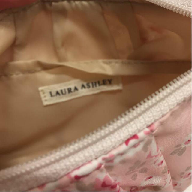 LAURA ASHLEY(ローラアシュレイ)のローラアシュレイ♡花柄 ポーチ レディースのファッション小物(ポーチ)の商品写真