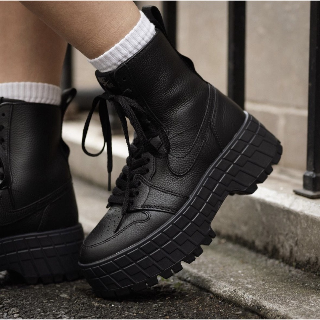 NIKE - 新品 ナイキ ウィメンズ エアジョーダン1 ブルックリン NIKE - 新品 ナイキ ウィメンズ エアジョーダン1 ブルックリン