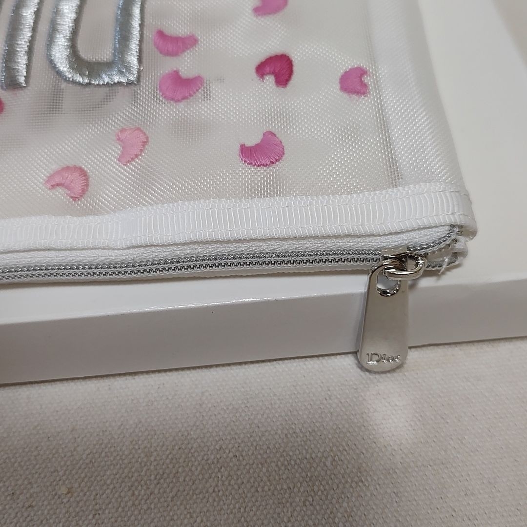 Christian Dior - 新品 ディオール ノベルティ ポーチ 刺繍 Christian Dior - 新品 ディオール ノベルティ ポーチ 刺繍
