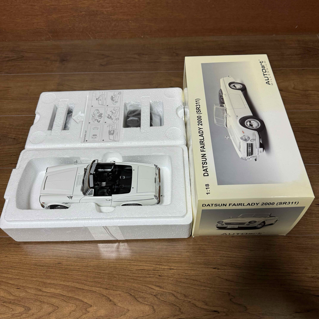 AUTOart - 未展示品 オートアート 1/18 ダットサン フェアレディ AUTOart - 未展示品 オートアート 1/18 ダットサン フェアレディ