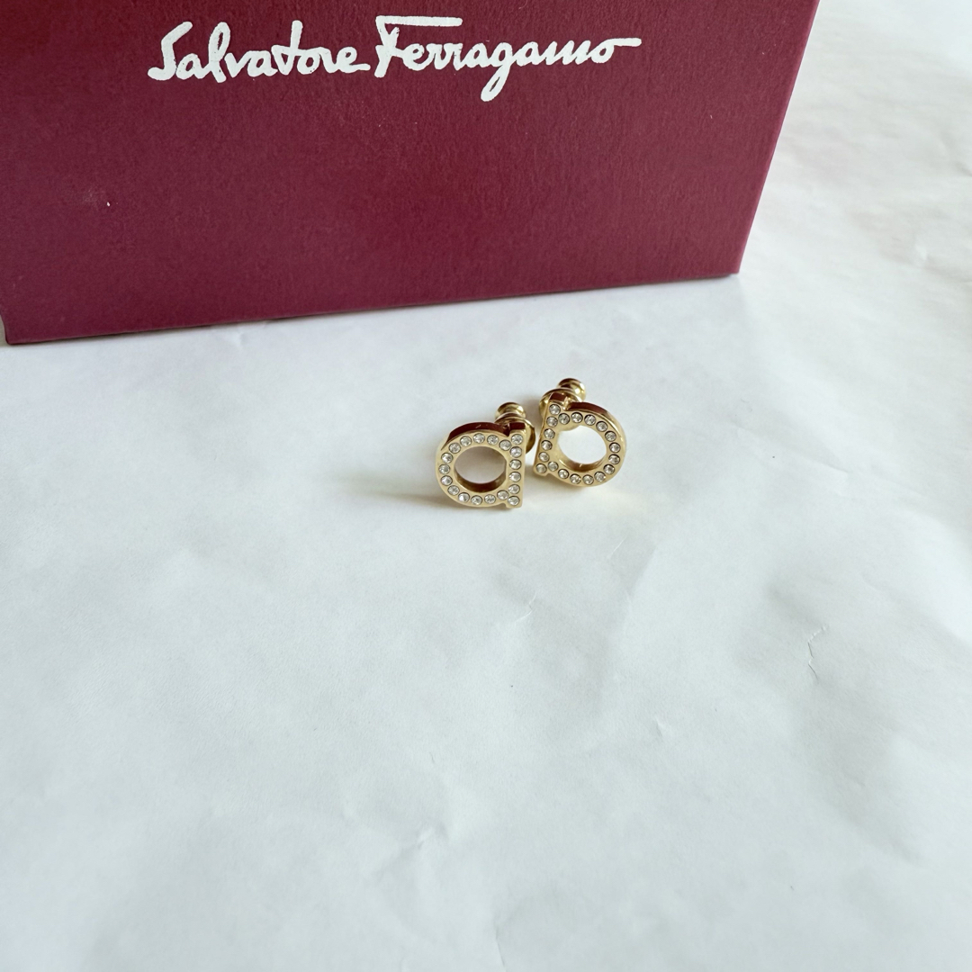 Salvatore Ferragamo - フェラガモ ピアス〜値下げ中〜の通販 by ⸜(๑⃙⃘'ᵕ'๑⃙⃘)⸝⋆︎*｜サルヴァトーレフェラガモ ならラクマ