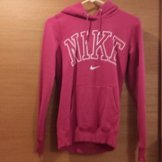 ナイキ(NIKE)のNIKEパーカー新品！(パーカー)