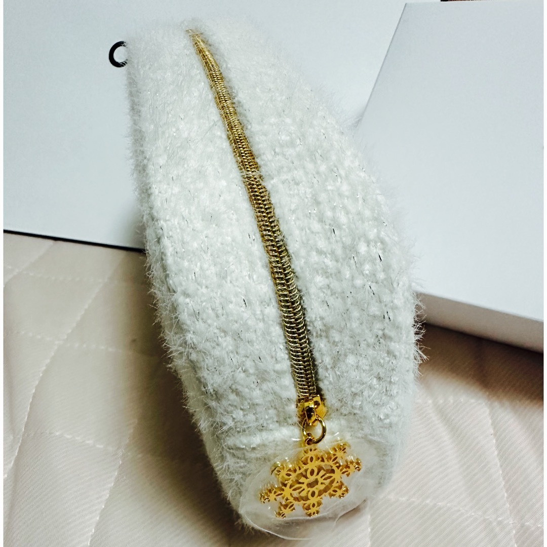 CHANEL - CHANEL クリスマスコフレ2024 スノーフレークポーチ CHANEL - CHANEL クリスマスコフレ2024 スノーフレークポーチ