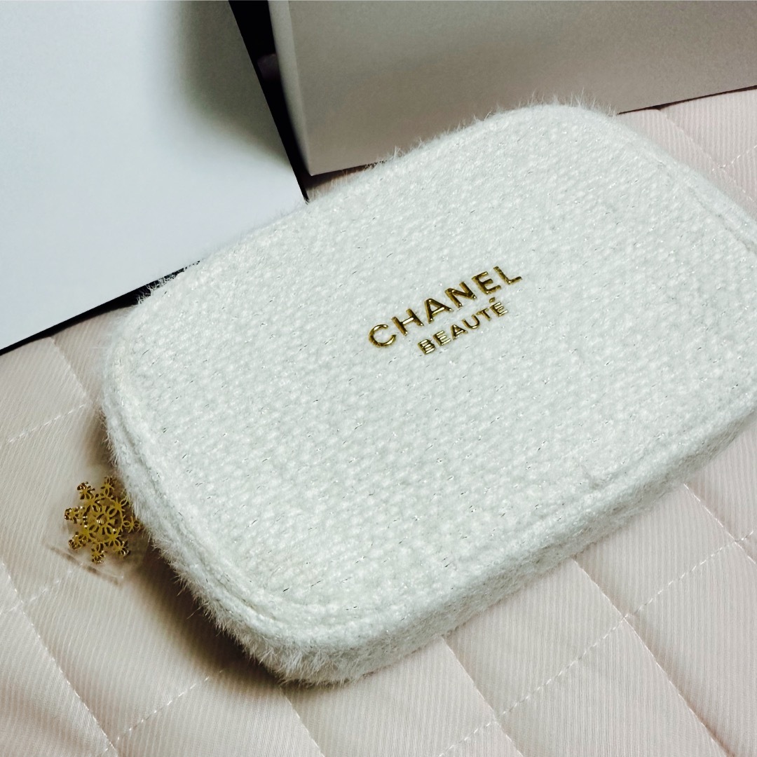 CHANEL - CHANEL クリスマスコフレ2024 スノーフレークポーチ CHANEL - CHANEL クリスマスコフレ2024 スノーフレークポーチ