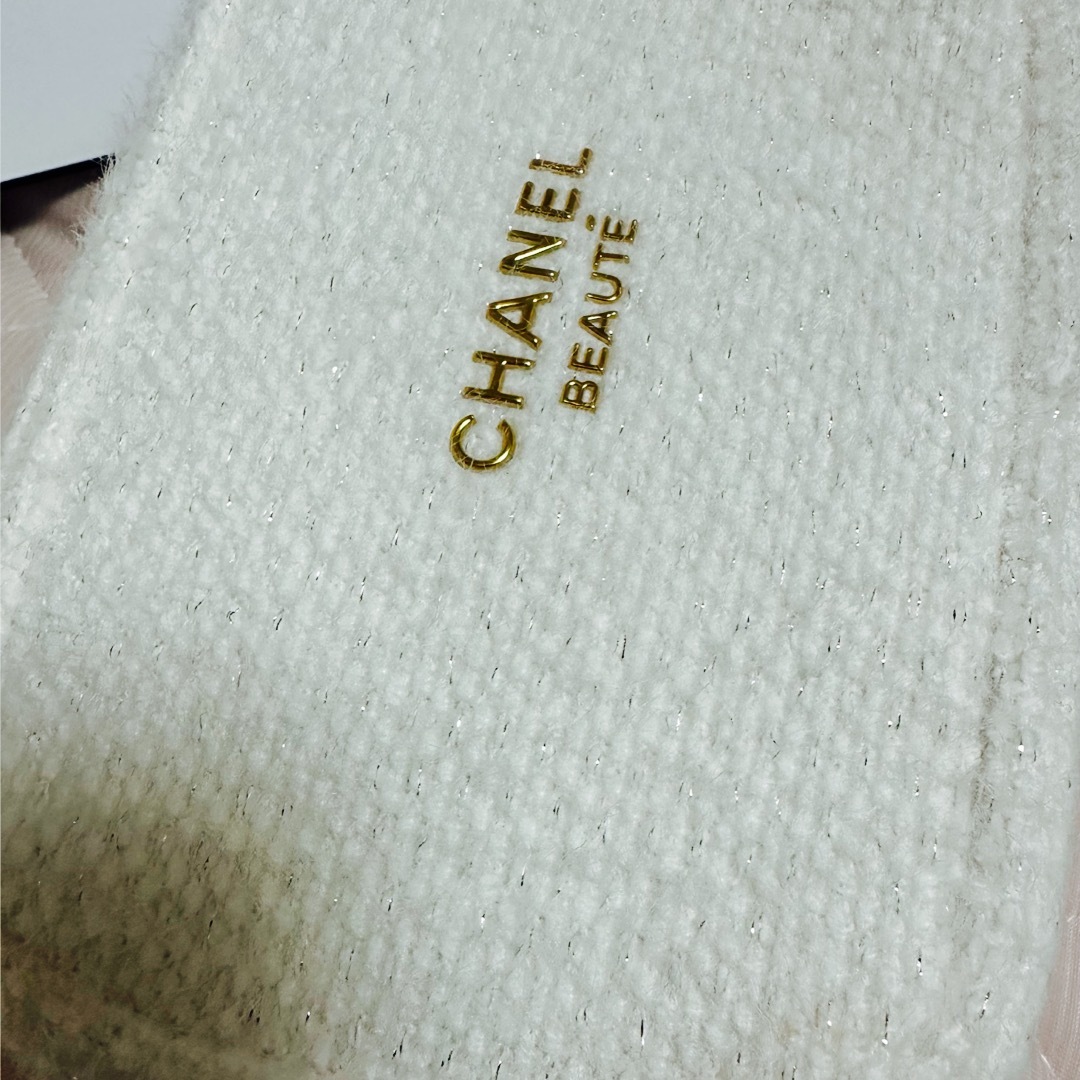 CHANEL - CHANEL クリスマスコフレ2024 スノーフレークポーチ CHANEL - CHANEL クリスマスコフレ2024 スノーフレークポーチ
