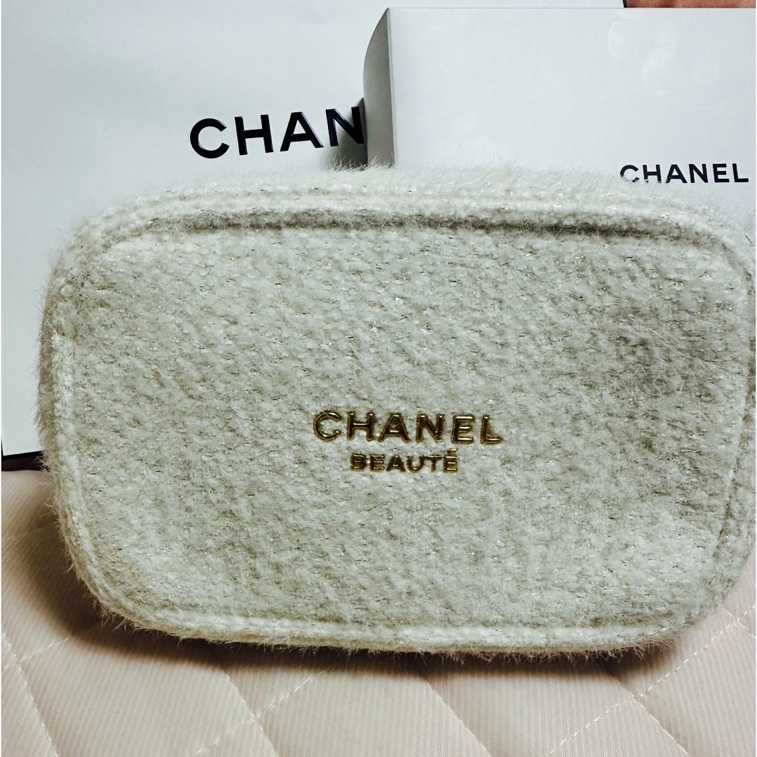 CHANEL - CHANEL クリスマスコフレ2024 スノーフレークポーチ CHANEL - CHANEL クリスマスコフレ2024 スノーフレークポーチ