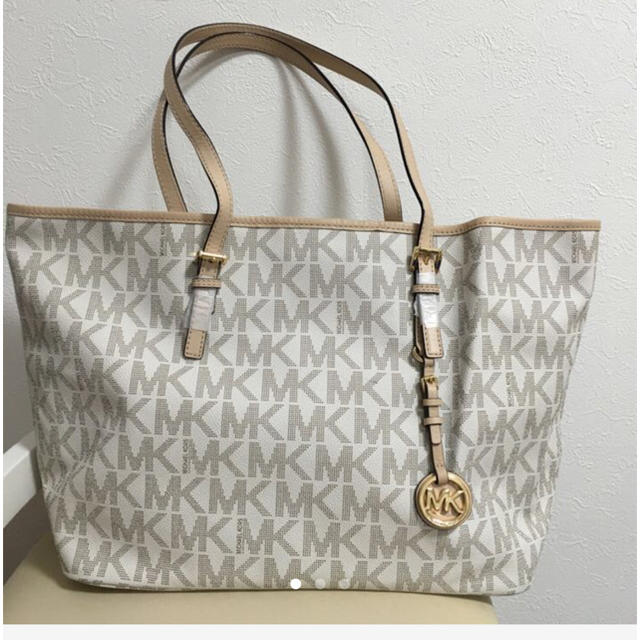 トートバッグ新品！早い者勝ち！MICHAEL KORS トートバッグ♡ホワイト