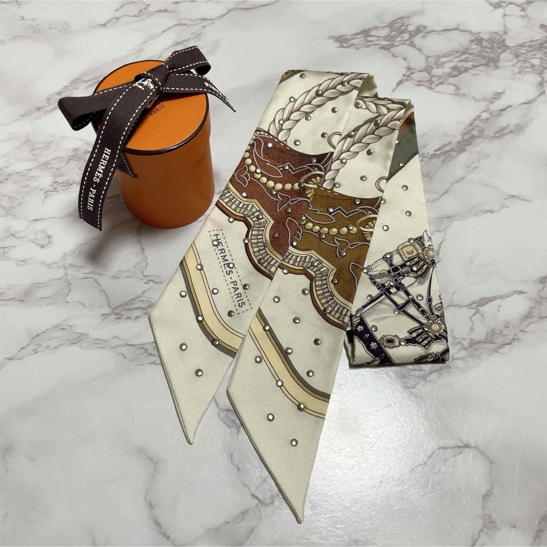 HERMES - エルメス ツイリー 2024AW グランアパラ スタッズの HERMES - エルメス ツイリー 2024AW グランアパラ スタッズの