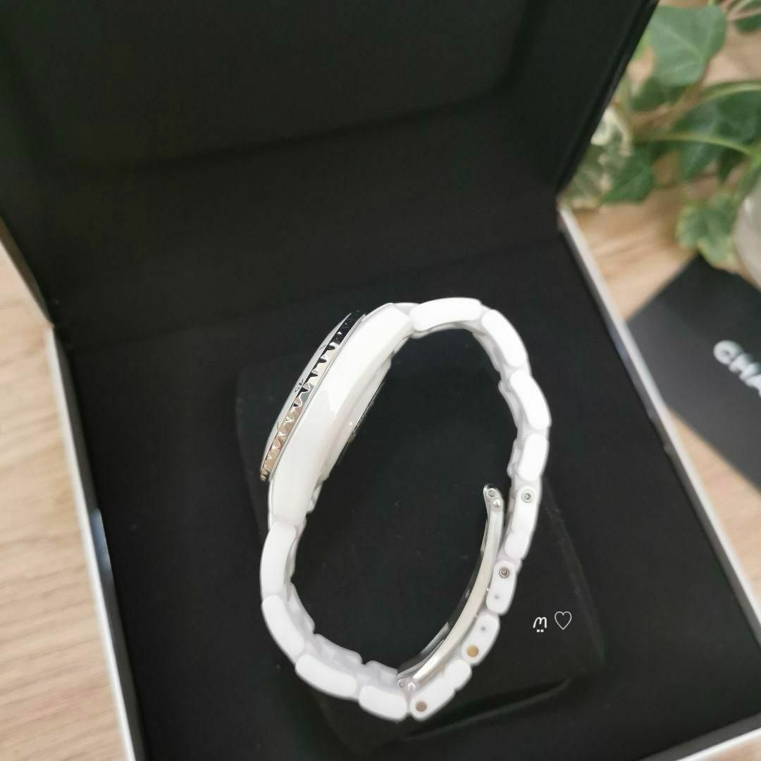 CHANEL - CHANELシャネルJ12 33mm腕時計 H5704 ダイヤ CHANEL - CHANELシャネルJ12 33mm腕時計 H5704 ダイヤ
