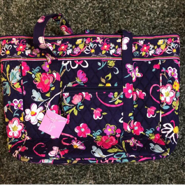 超激安在庫 Vera Bradley - Vera Bradley♡PCトートの通販 by らすかる's shop|ヴェラブラッドリーならラクマ 安い好評