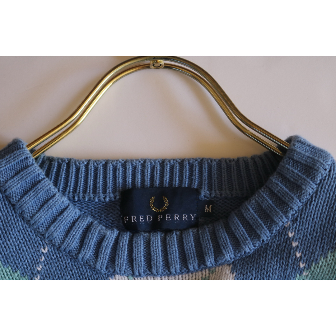 FRED PERRY】ニット アーガイル柄 左袖先ロゴ刺繍 青 L相当☆ FRED PERRY】ニット アーガイル柄 左袖先ロゴ刺繍 青 L相当☆