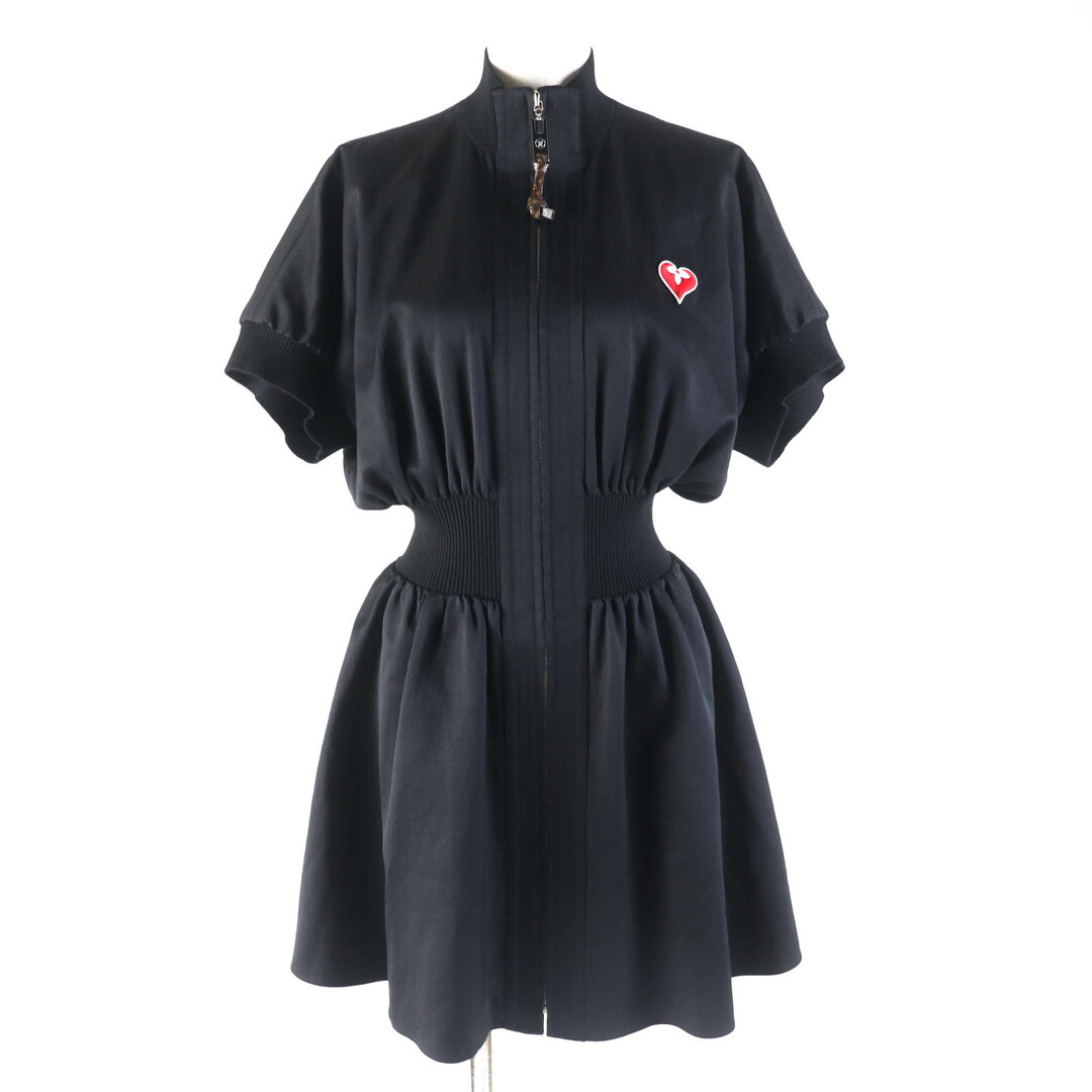 LOUIS VUITTON - 極美品★LOUIS VUITTON ルイヴィトン ウール シルク混 モノグラムハートワッペン付 ZIP UP 半袖 ワンピース ブラック 34 イタリア製 正規品 レディース