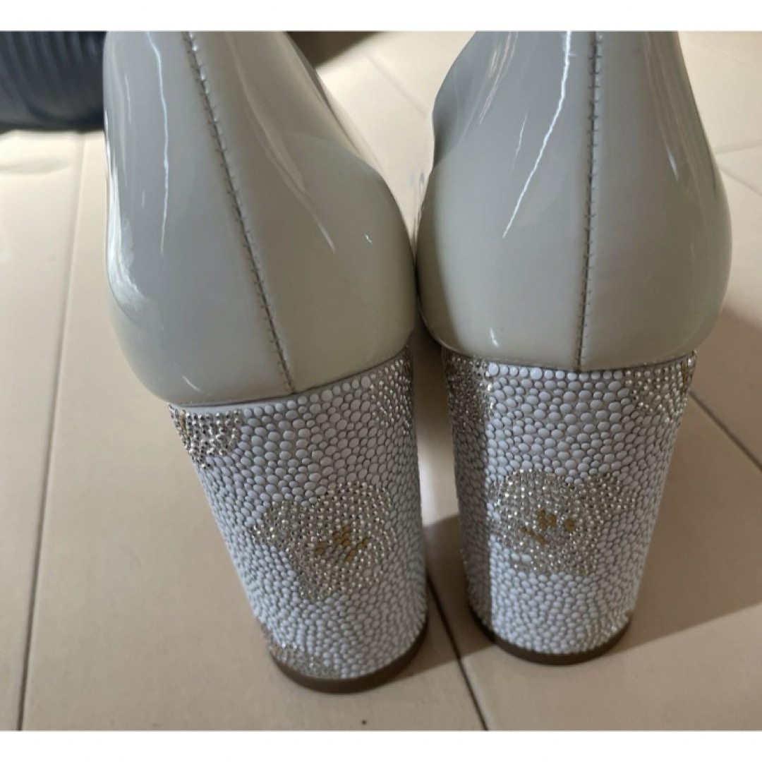 Salvatore Ferragamo - 6C フェラガモ ホワイト パンプス Salvatore Ferragamo - 6C フェラガモ ホワイト パンプス