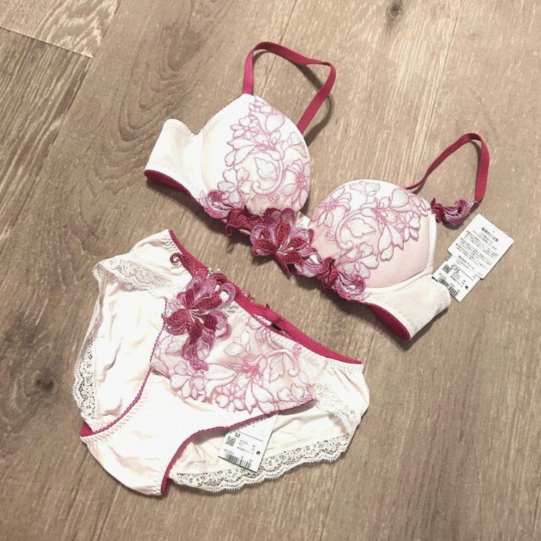 Wacoal サルート ブラジャーショーツセット 気に入っ Wacoal サルート ブラジャーショーツセット 気に入っ