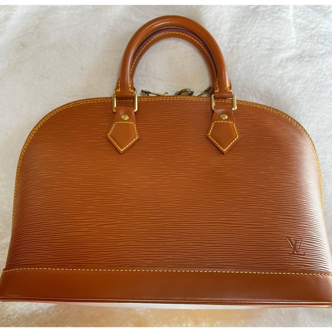 LOUIS VUITTON - ルイヴィトン　エピ　アルマ　レザーハンドバッグ