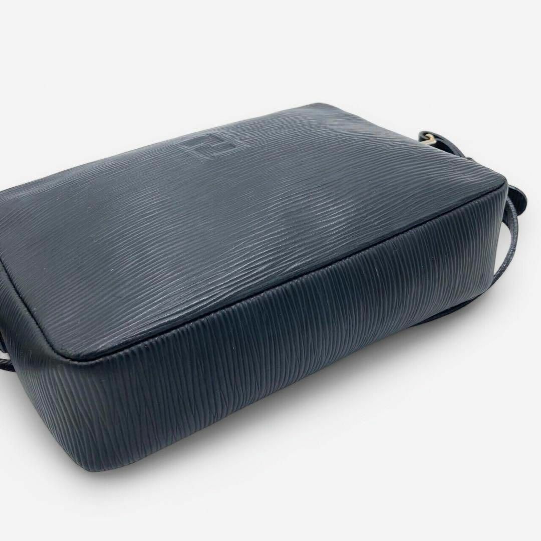 FENDI フェンディ エピ 型押しレザーショルダーバッグ ブラック FENDI フェンディ エピ 型押しレザーショルダーバッグ ブラック