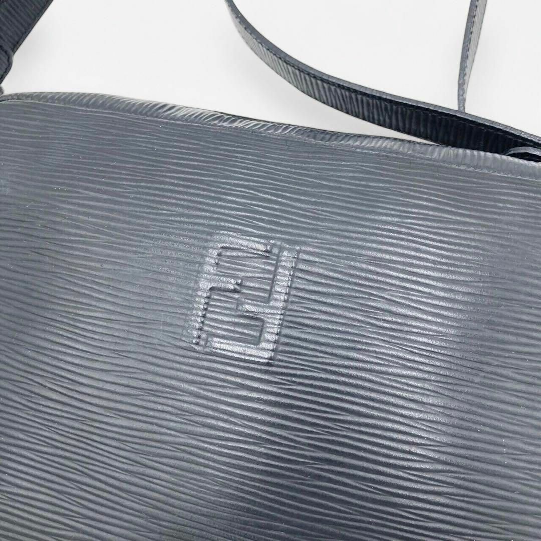 FENDI フェンディ エピ 型押しレザーショルダーバッグ ブラック FENDI フェンディ エピ 型押しレザーショルダーバッグ ブラック