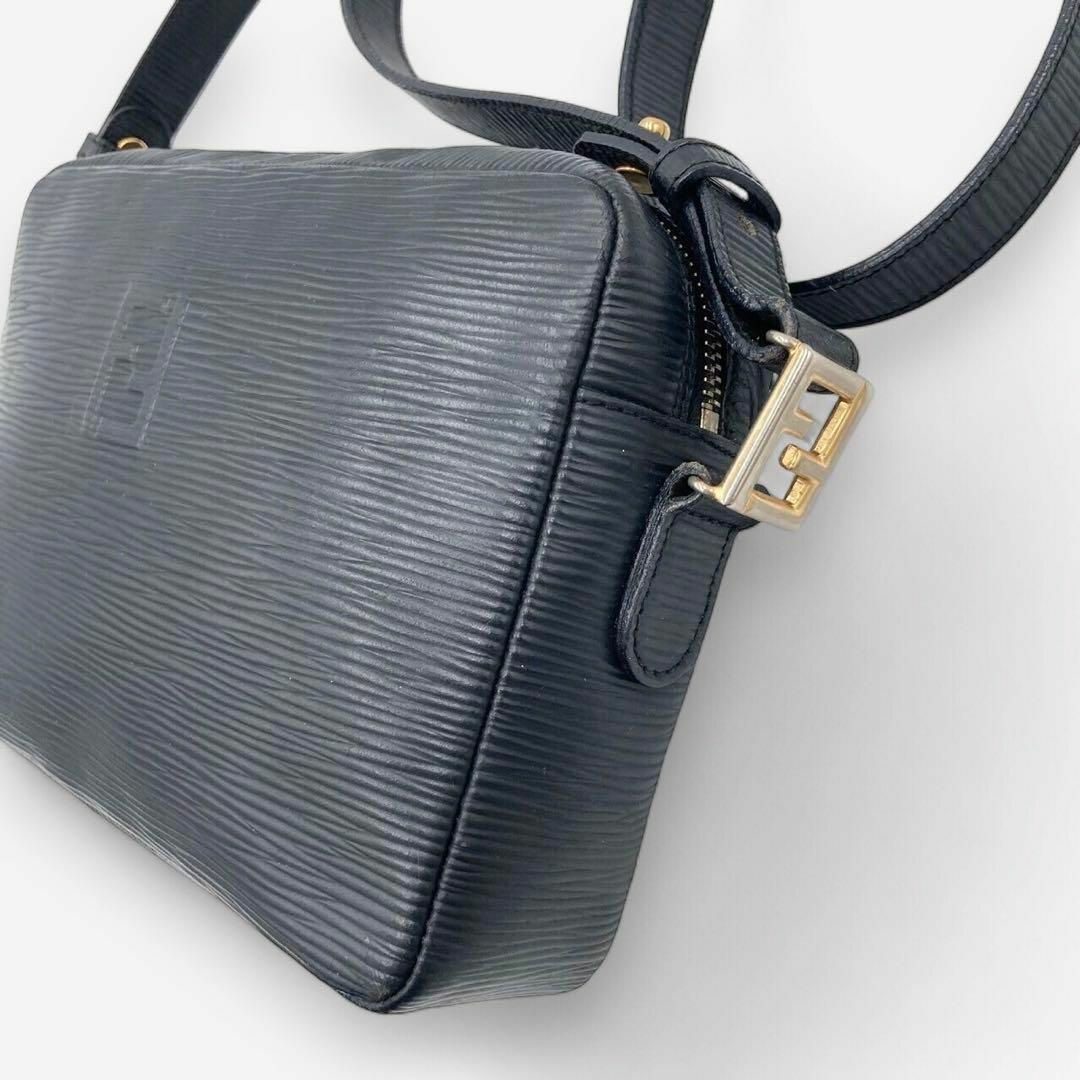 FENDI フェンディ エピ 型押しレザーショルダーバッグ ブラック FENDI フェンディ エピ 型押しレザーショルダーバッグ ブラック