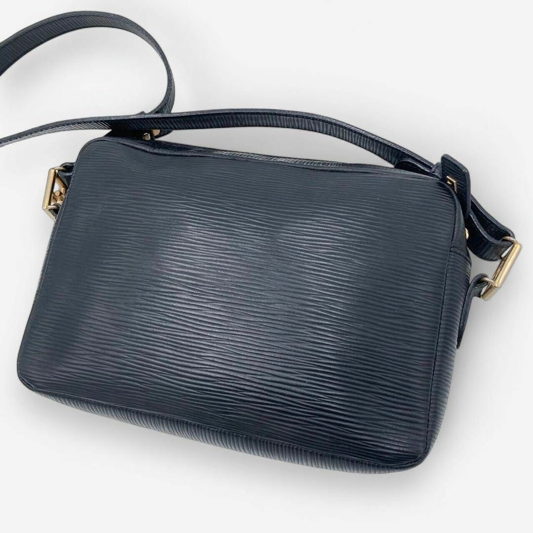 FENDI フェンディ エピ 型押しレザーショルダーバッグ ブラック FENDI フェンディ エピ 型押しレザーショルダーバッグ ブラック
