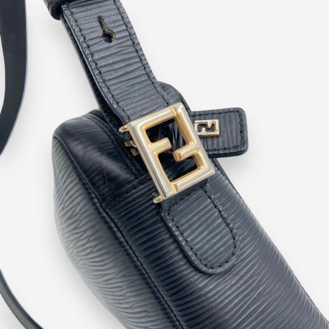 FENDI フェンディ エピ 型押しレザーショルダーバッグ ブラック FENDI フェンディ エピ 型押しレザーショルダーバッグ ブラック