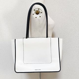 Charles and Keith(バッグ ・ ホワイト/白色系)のフリマ Charles and Keith(バッグ ・ ホワイト/白色系)のフリマ