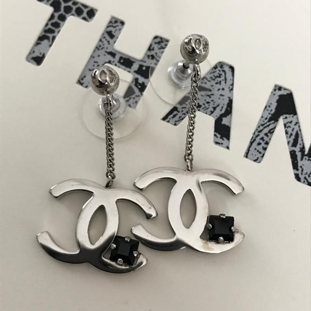 CHANEL(シャネル)のChiyomi Akaiwa様専用✞CHANEL ⛓ココスウィングピアス✞ レディースのアクセサリー(ピアス)の商品写真