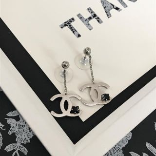 シャネル(CHANEL)のChiyomi Akaiwa様専用✞CHANEL ⛓ココスウィングピアス✞(ピアス)