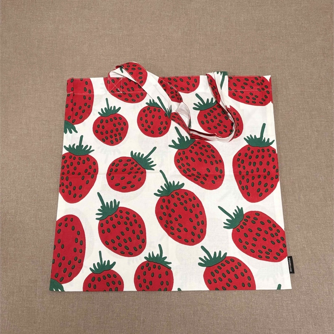 marimekko - マリメッコ 【marimekko】 マンシッカ・いちご柄 marimekko - マリメッコ 【marimekko】 マンシッカ・いちご柄