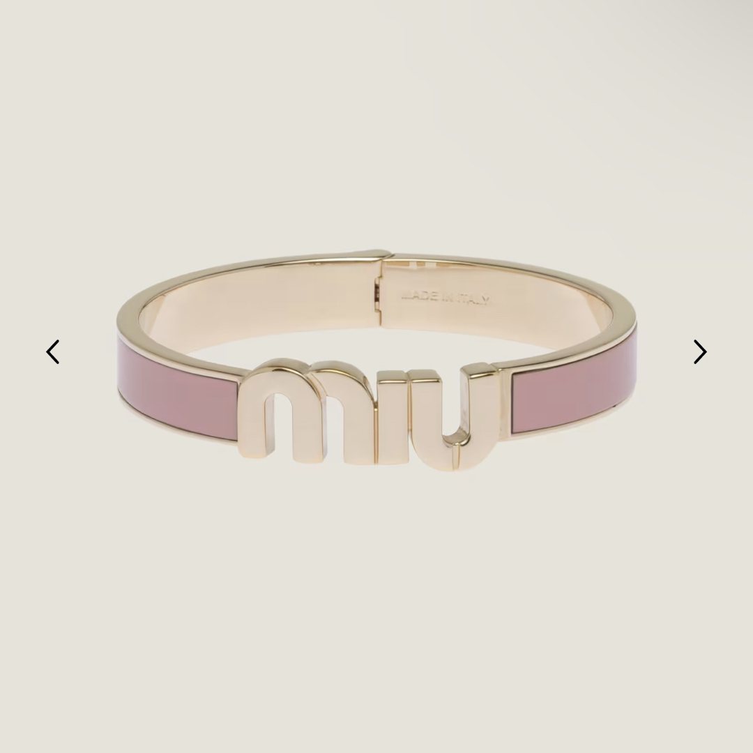 miumiu エナメルメタル ブレスレット ピンク miumiu エナメルメタル ブレスレット ピンク