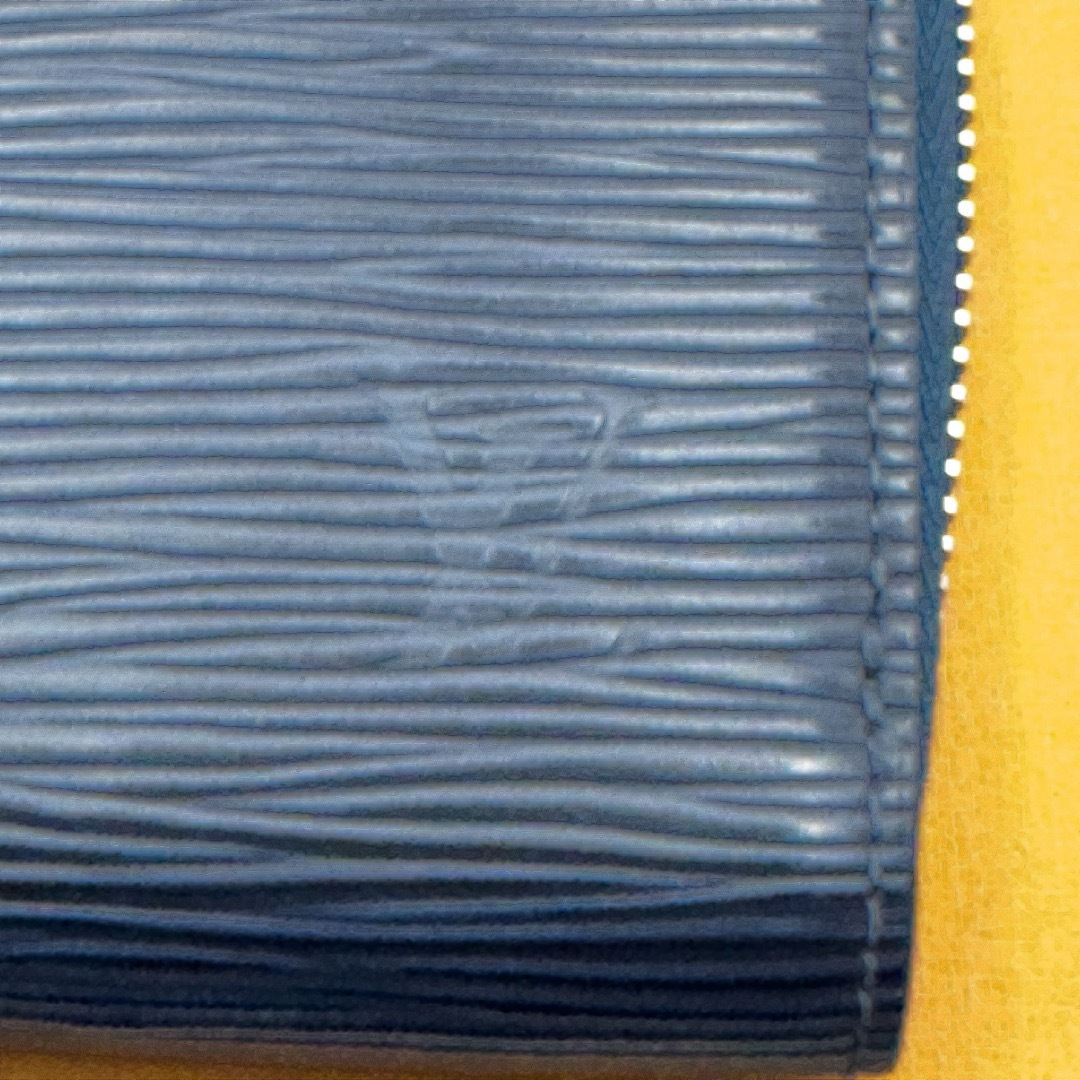 LOUIS VUITTON - ルイヴィトン【新型未使用に近い】エピ LOUIS VUITTON - ルイヴィトン【新型未使用に近い】エピ